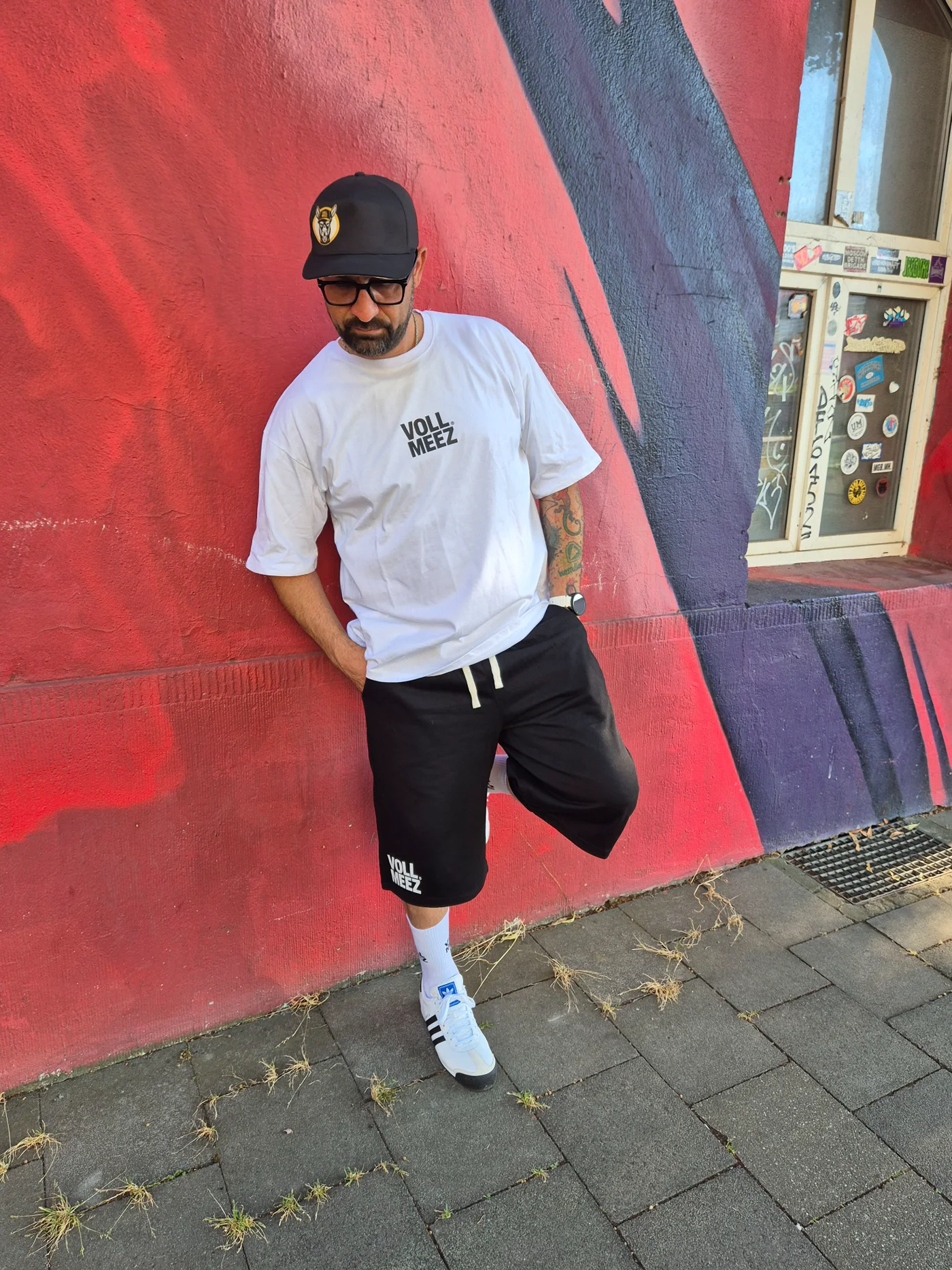 VOLL MEEZ Wordmark Streetwear Look